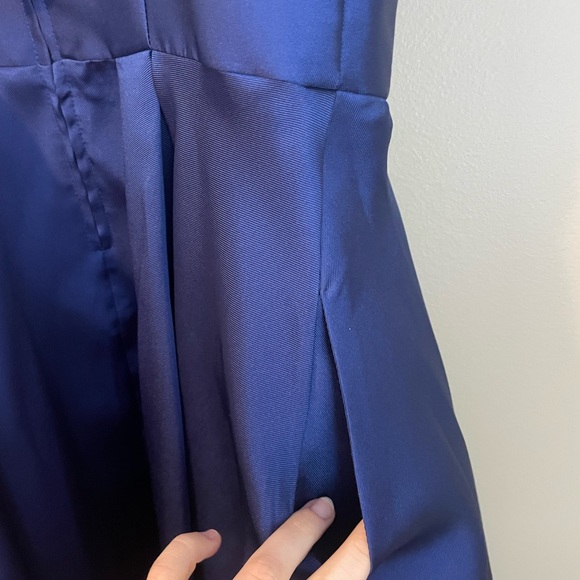 Elegant Blue Sleeveless Dress - Picture 4 of 4